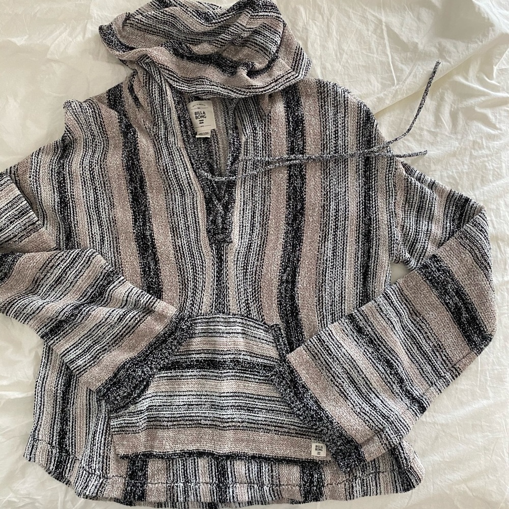 Hooded long sleeve light sweater